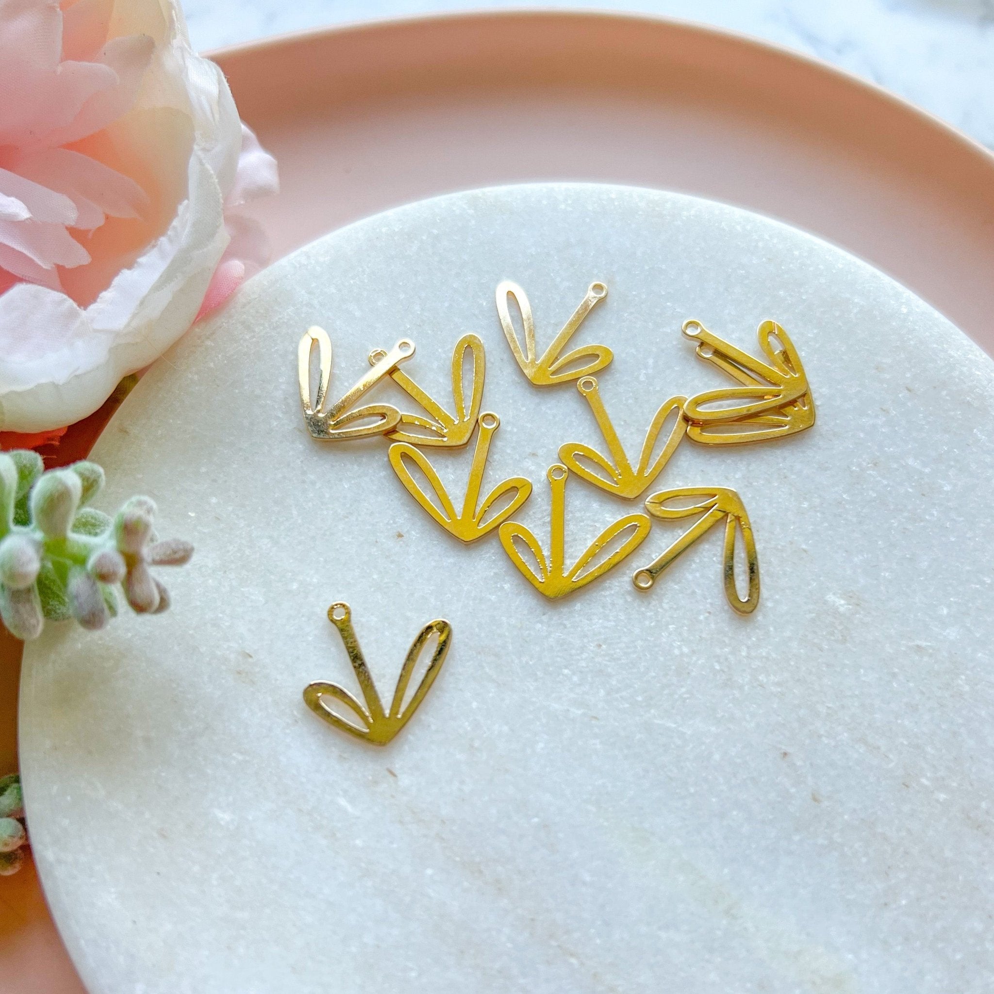Stem Charm 2 (10 pcs) - Kit & Co.Jewelry FindingsGold