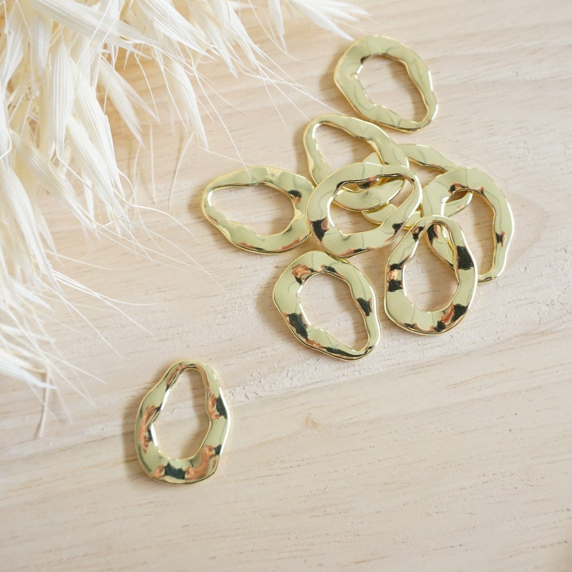 kitandco.com.au Tools "Textured Teardrop" Charm - 10pcs