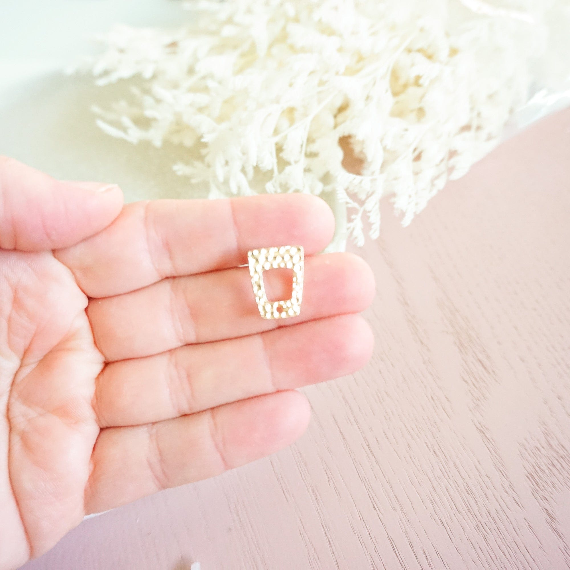 kitandco.com.au Trapezoid Hammered Look Stud - 10 pcs